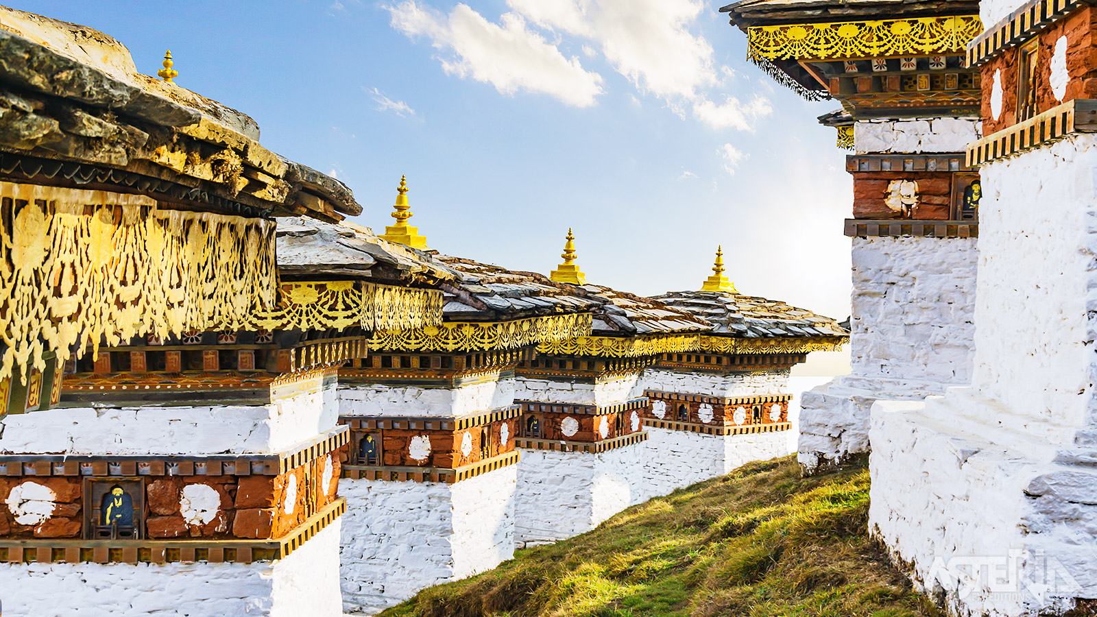 Druk Wangyal Chortens, 108 Bhutaanse bouwwerken gebouwd ter herdenking van overleden soldaten