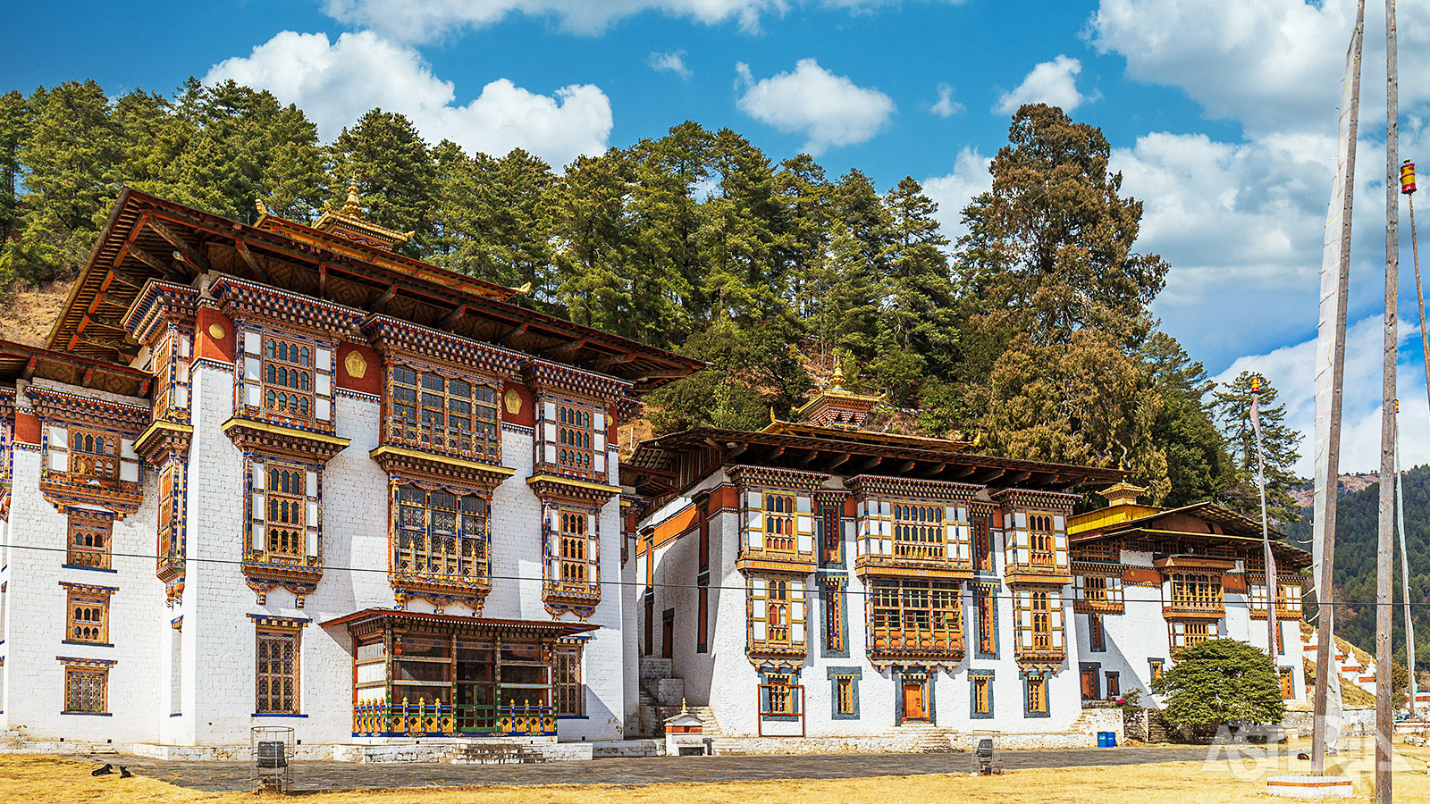 De Jakar Dzong ook wel ’Castle of the White Bird’ genoemd,  is het belangrijkste gebouw in de Chamkhar-vallei