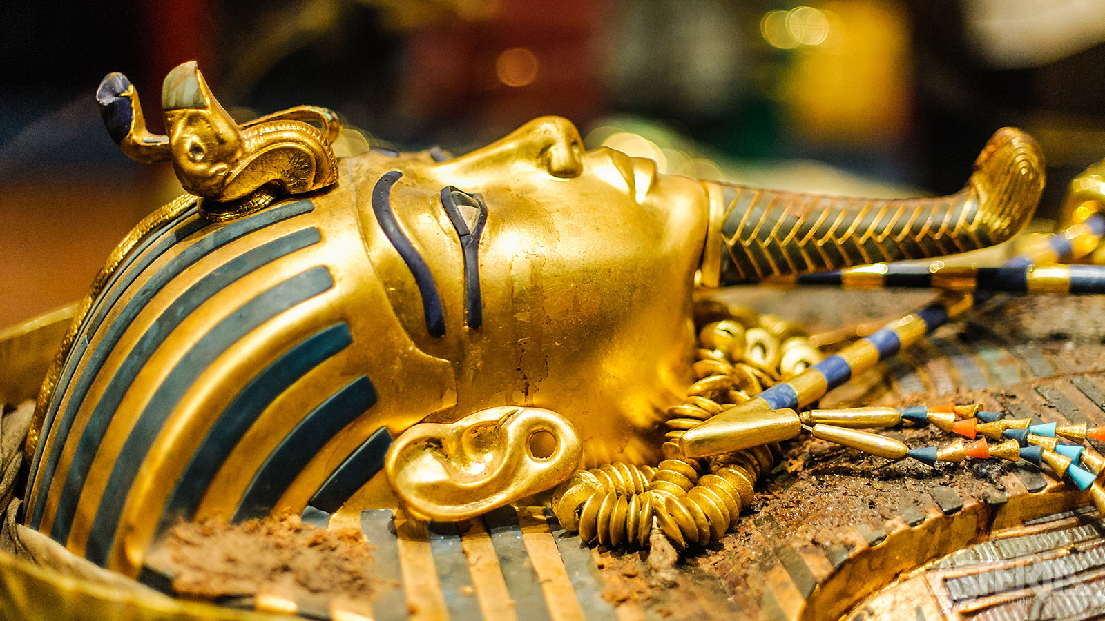 Als één van de weinige Egyptische koningsgraven werd de tombe van Toetanchamon vrijwel ongeschonden gevonden in 1922