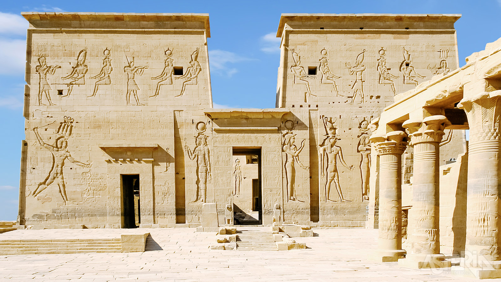Op het eiland Philae tref je het gelijknamige oud-Egyptisch tempelcomplex aan gewijd aan de vruchtbaarheidsgodin Isis