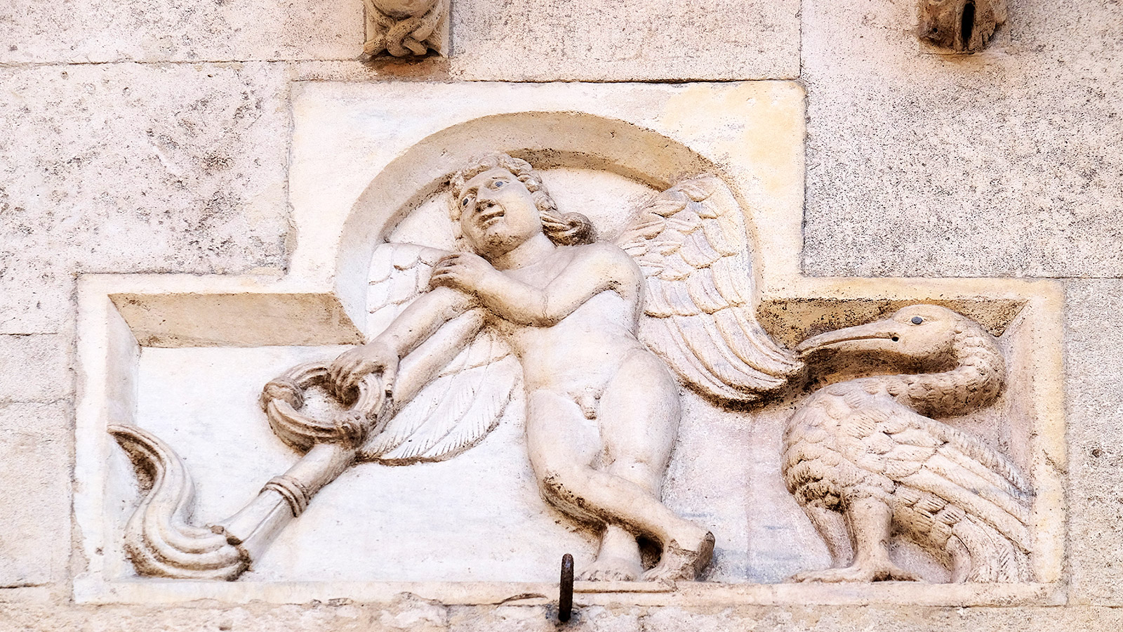 De reliëfs van Wiligelmo op de gevel van de Duomo in Modena zijn een mooi voorbeeld van vroeg romaanse kunst