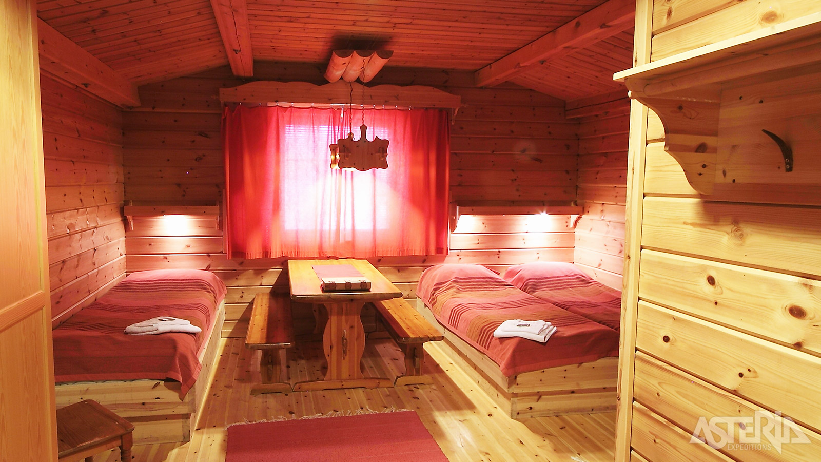 Het resort telt 64  kamers in Scandinavische stijl met eigen badkamer & toilet