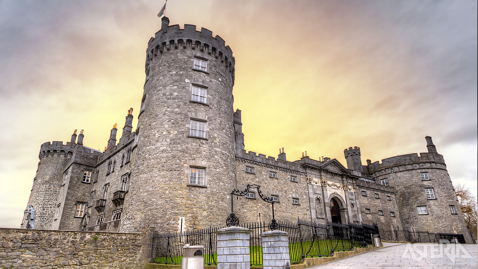 Strongbow, de legendarische Normandische indringer, bouwde in de 12de eeuw een fort op de plaats waar nu Kilkenny Castle staat