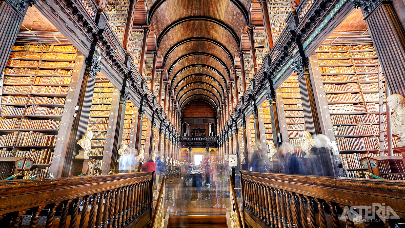 In de oude bibliotheek van het Trinity Collega staan 200.000 van de 2 miljoen boeken die collectie rijk is