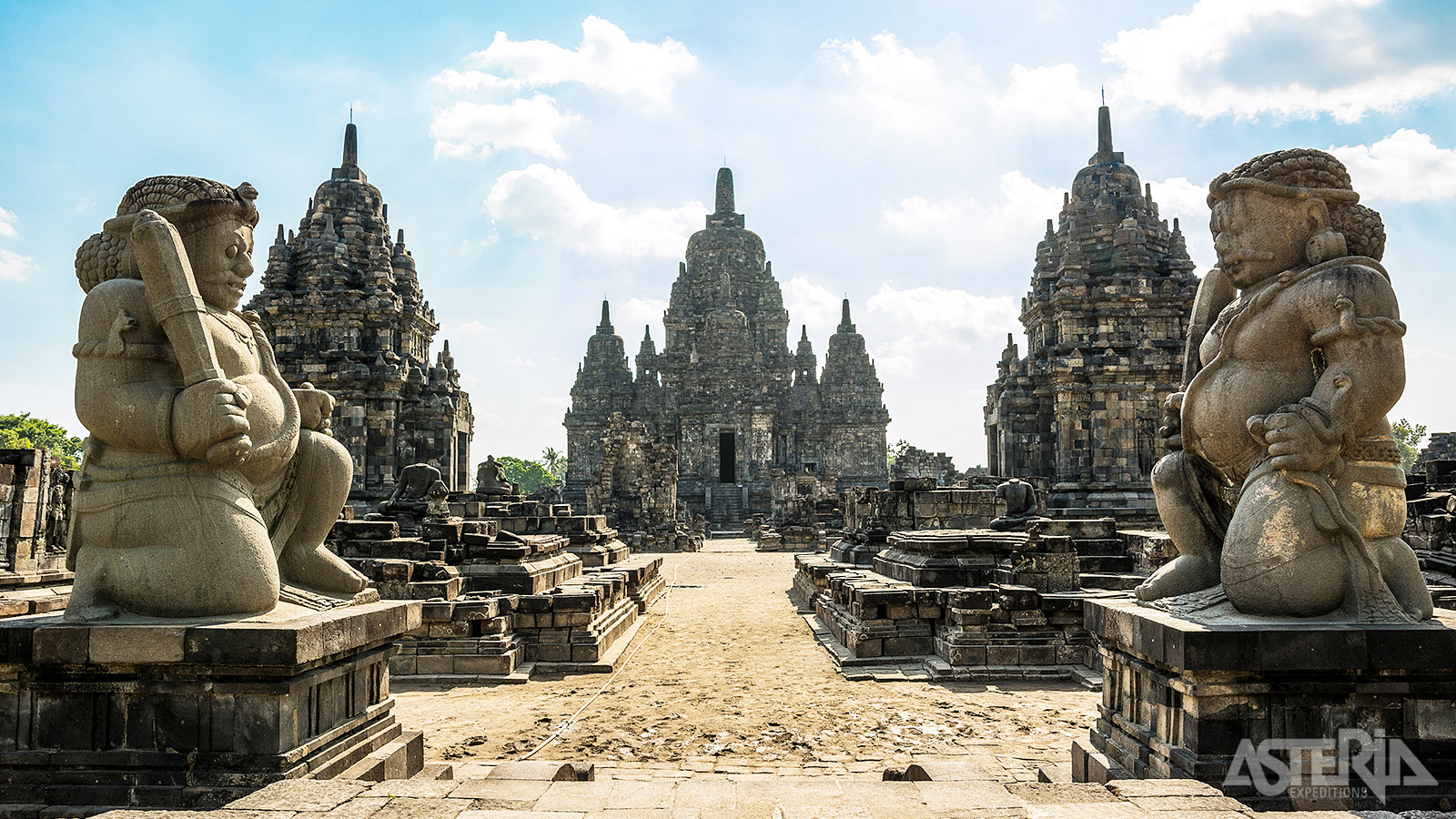 De Prambanan Tempel is een spectaculair en goed bewaard tempelcomplex uit de oude Hindoe cultuur