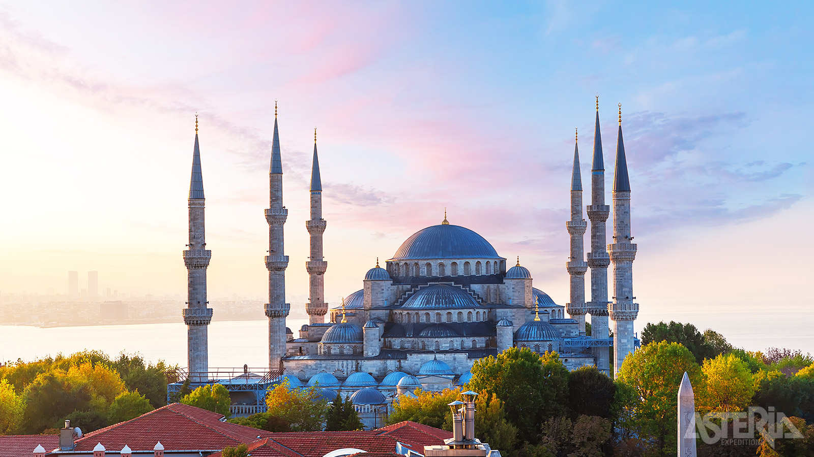 De iconische Sultan Ahmet-moskee, ook bekend als de Blauwe Moskee met zijn 6 minaretten