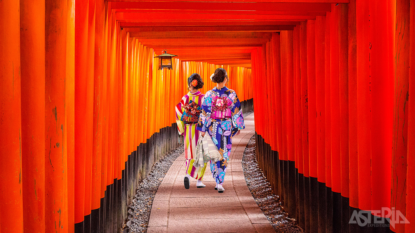 Voor het Japanse geloof is Fushimi-Inari Taisha één van de belangrijkste schrijnen van Japan