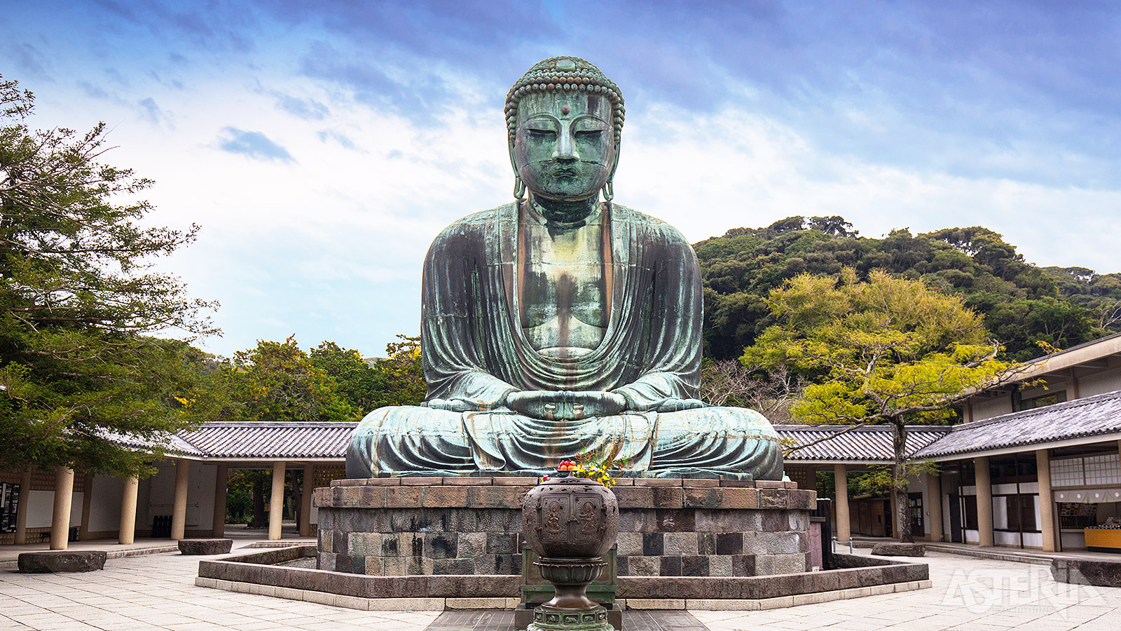 De Kotoku-In Tempel is vooral gekend voor zijn 13m hoge bronzen Boeddha