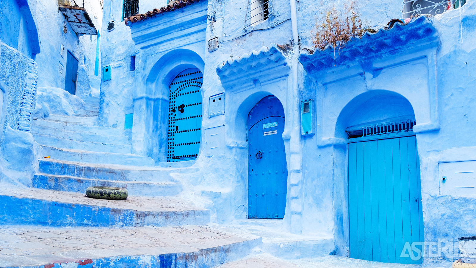 De indigoblauw geschilderde huizen hebben het stadje wereldberoemd gemaakt, waardoor Chefchaouen veel passeert op Instagram