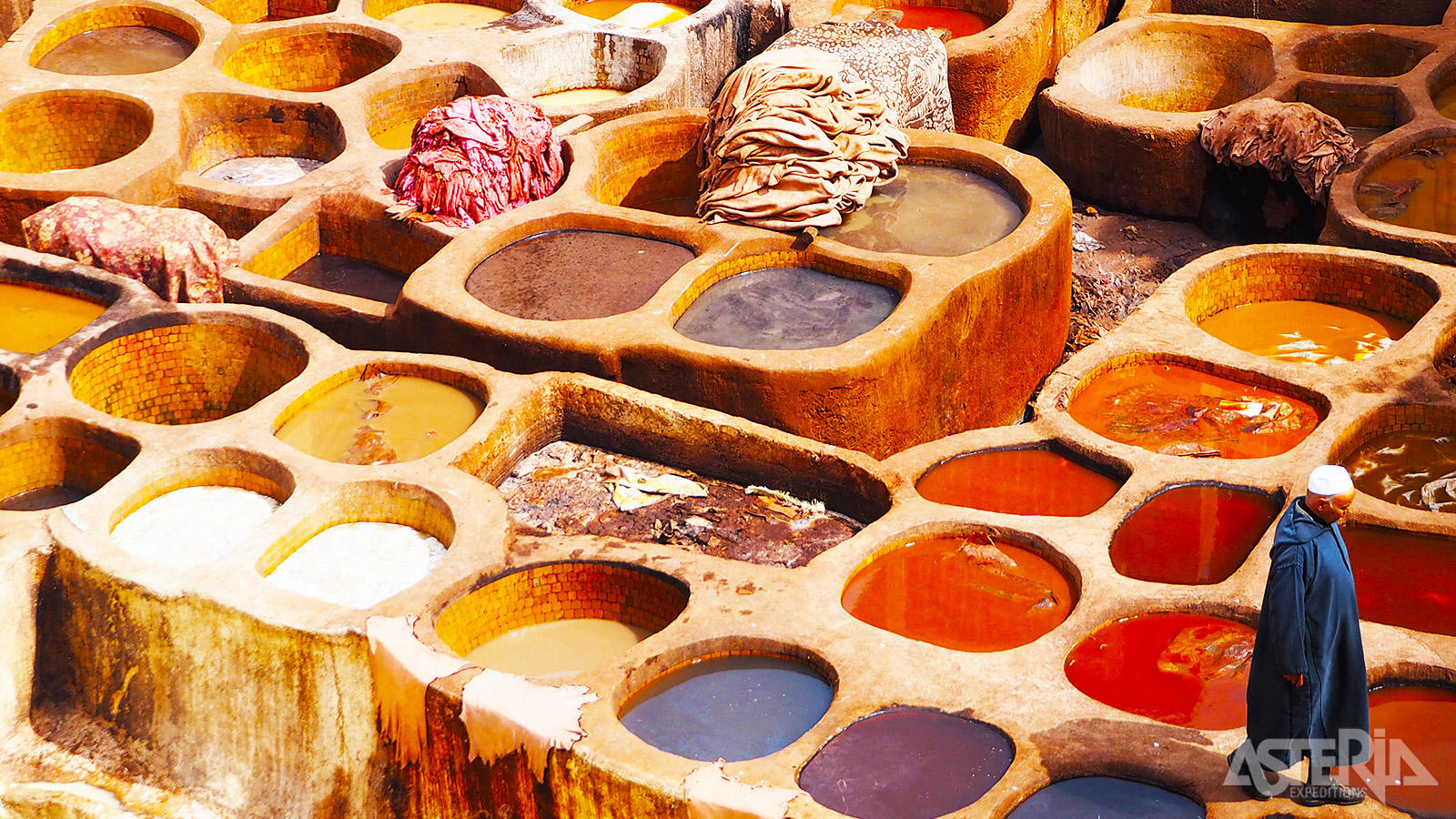 De kleurrijke leerlooierijen van Fez waar je ambachtslieden leer kan zien verven op een traditionele manier