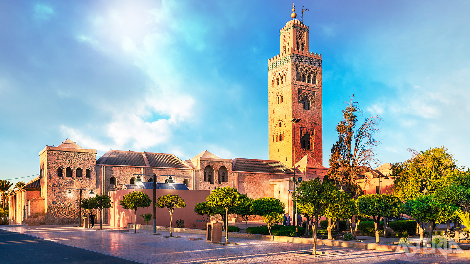 De 80m hoge Koutoubia Moskee uit 1158 is de grootste moskee van Marrakech