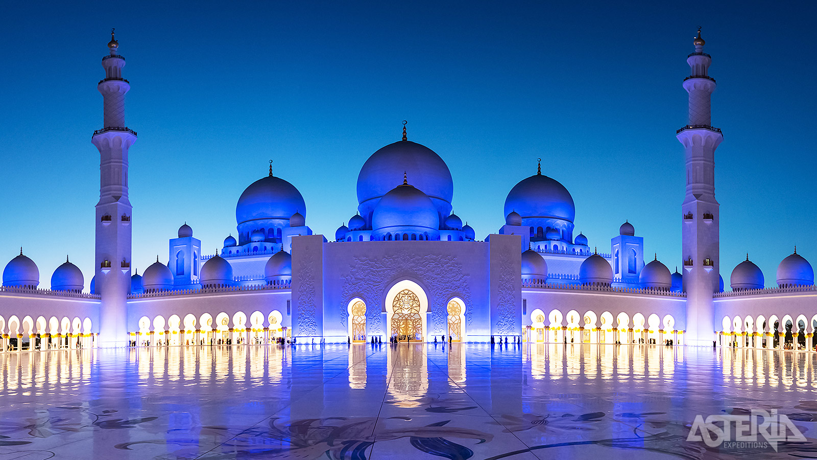 De Sjeikh Zayed Grand Moskee, één van de mooiste moskeeën van Abu Dhabi