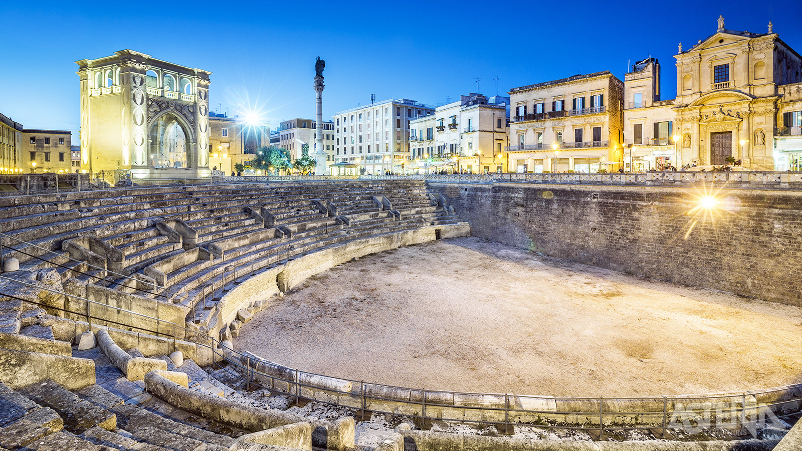 In Lecce wandel je langs het Piazza Sant’Oronzo met zijn amfitheater