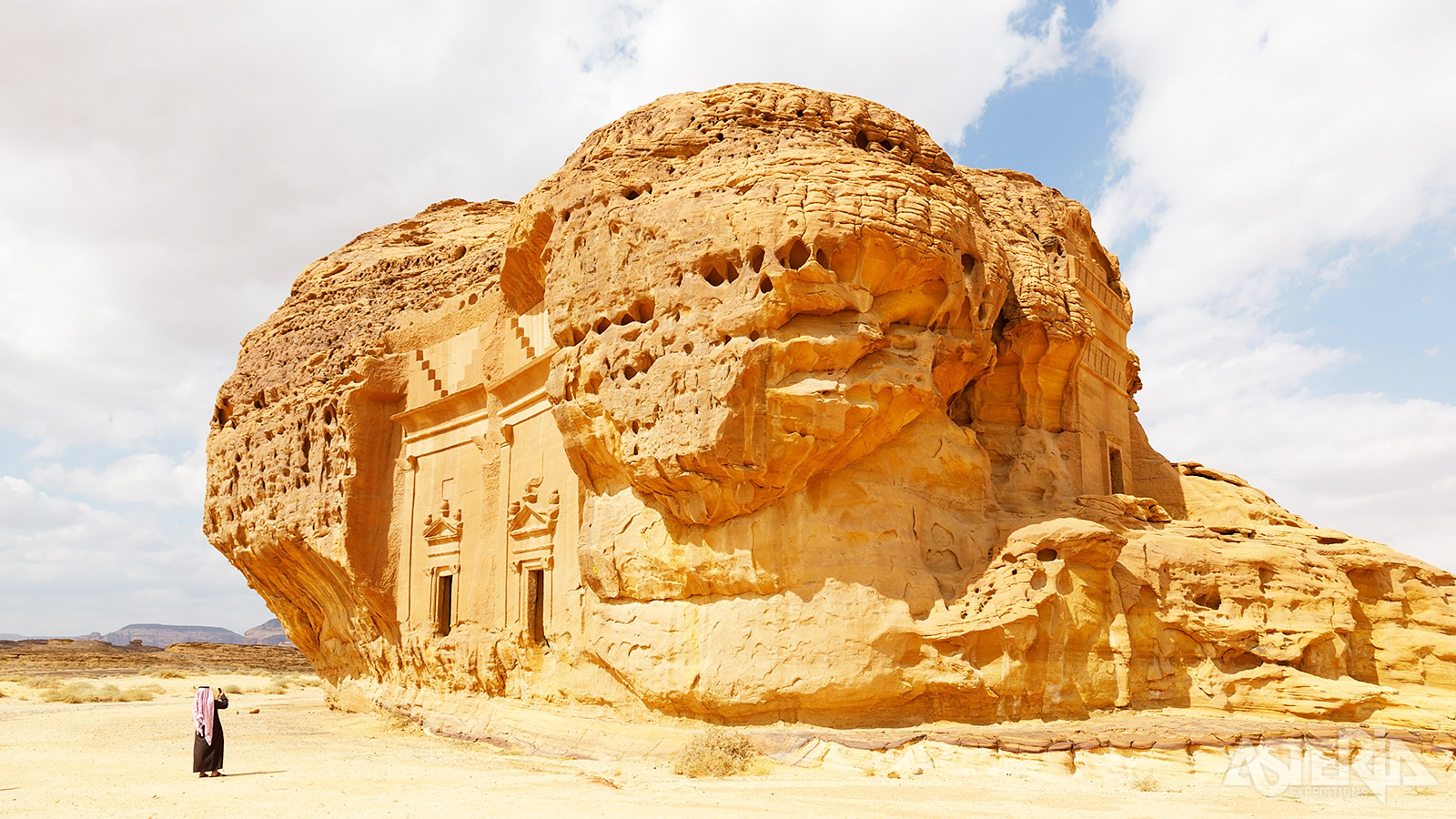 Net zoals in de stad Petra, hakten de Nabateeërs 2.000 jaar geleden monumentale graftombes uit de rotsen