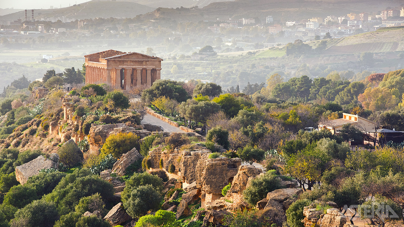 In de 'Vallei van de Tempels' nabij Agrigento ontdek je de  goedbewaarde tempel van Concordia