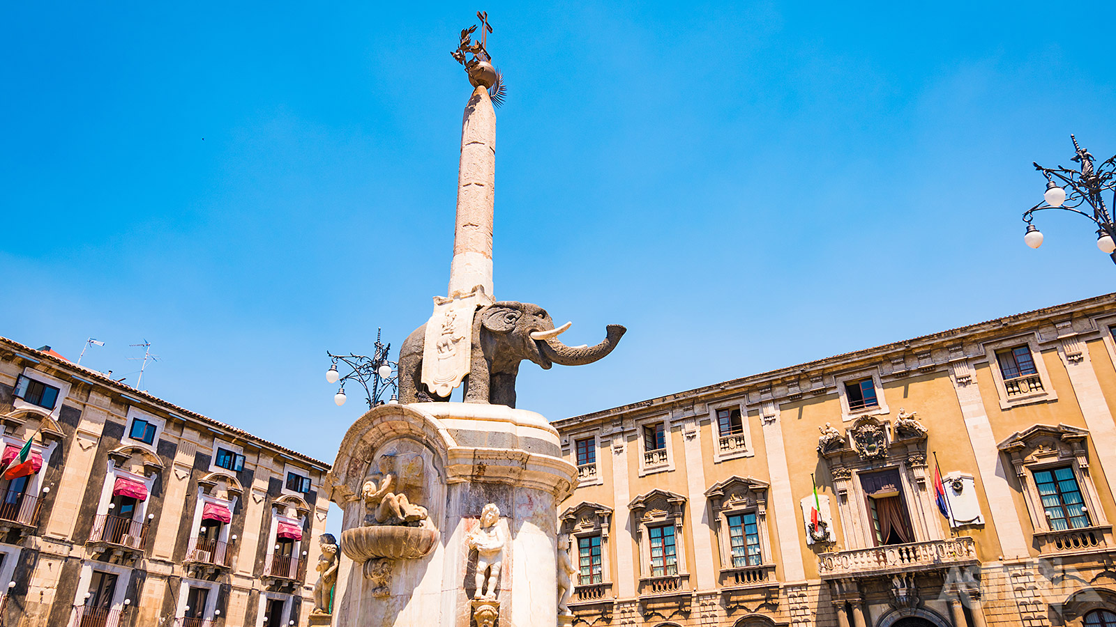De Fontana dell'Elefante of Olifantenfontein is het symbool van Catania