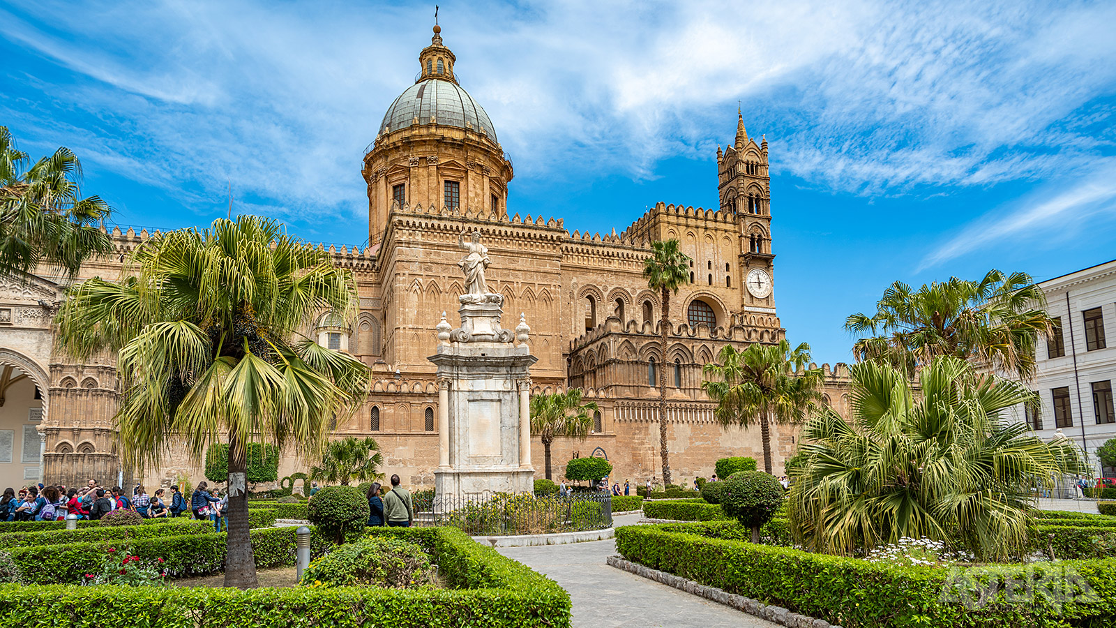 De kathedraal van Palermo daterend uit 1185 vormt het kroonjuweel van de Palermitaanse kroon