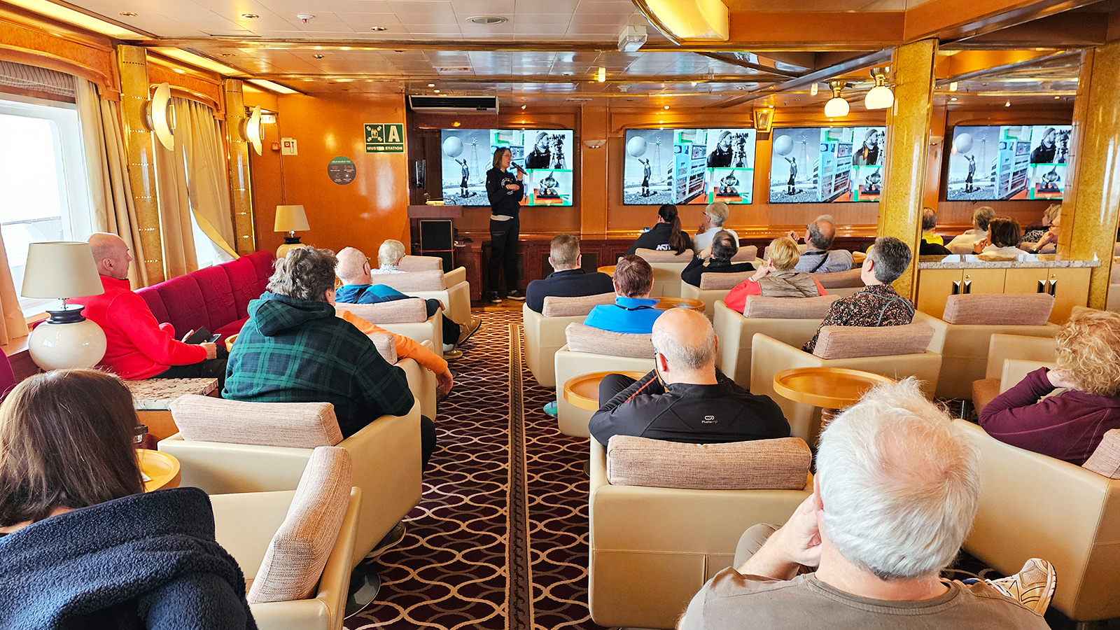 Als wij niet naar Port Lockroy kunnen, komt Port Lockroy naar ons