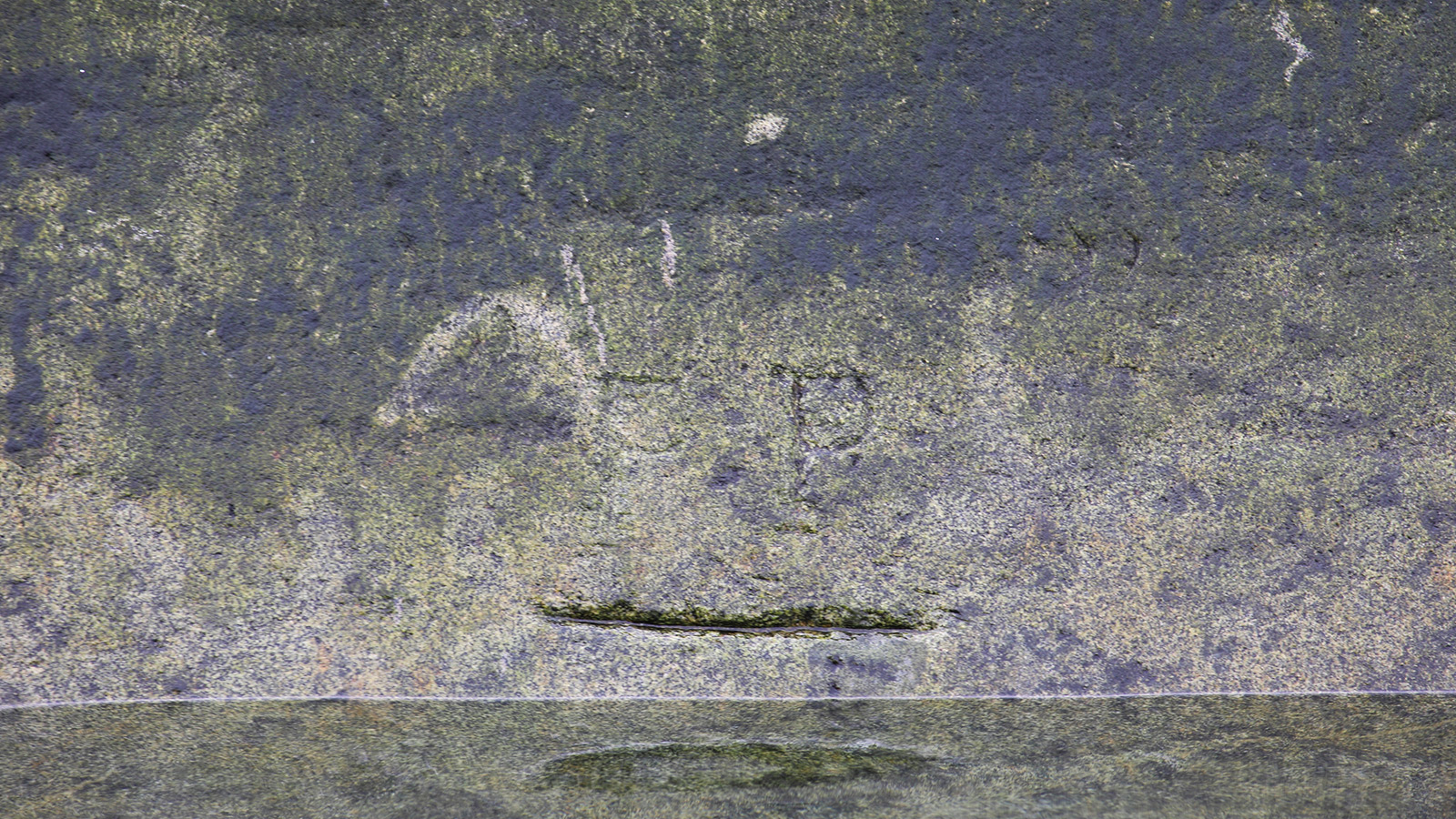 Graffiti anno 1909: PP = ‘Pourquoi Pas?’, het expeditieschip van Charcot