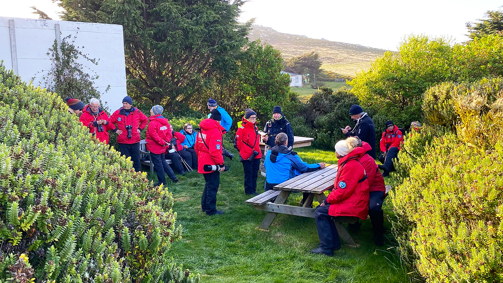 Met de zon volop van de partij: op de thee bij Naima