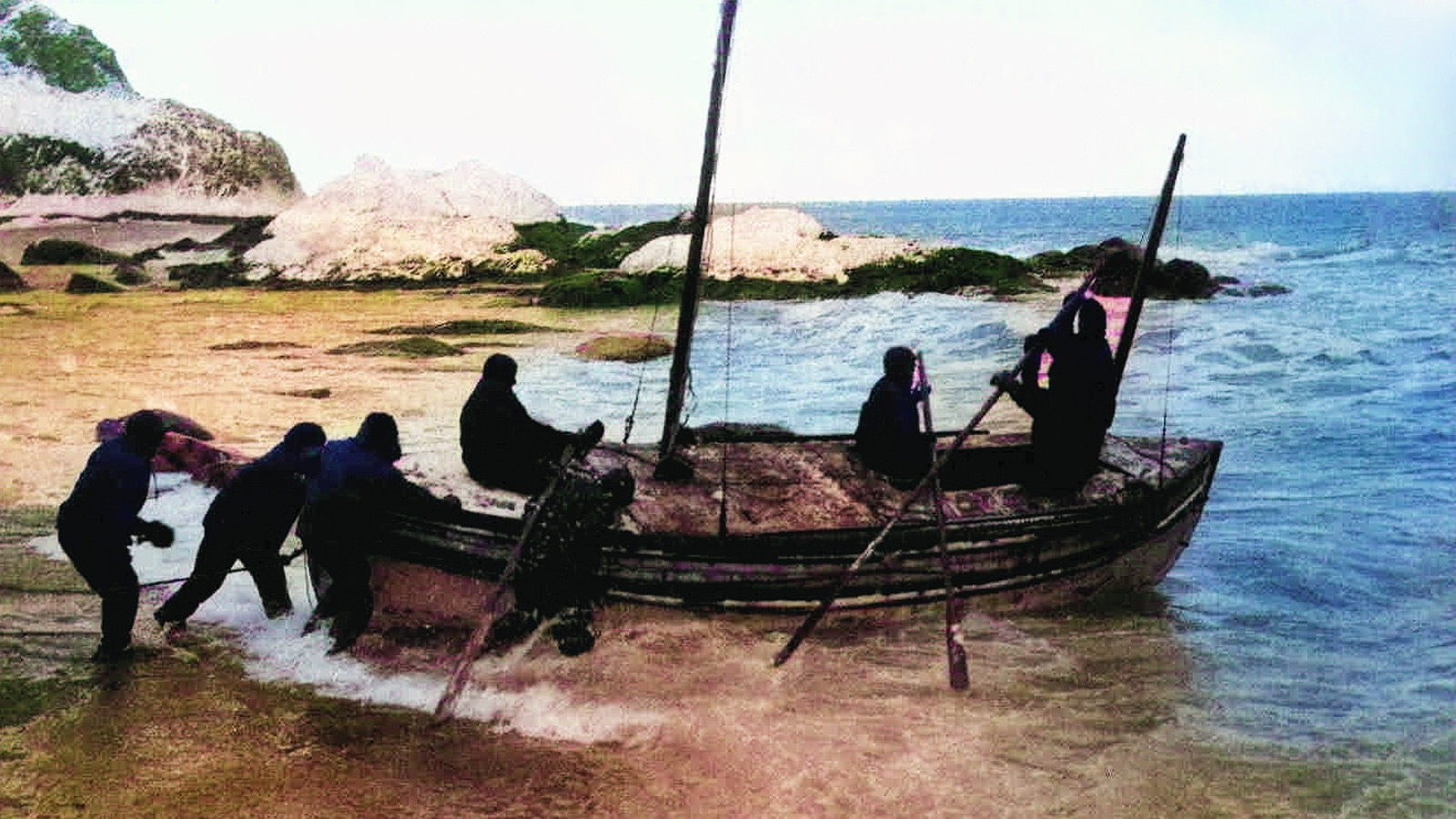 24 april 1916 - Shackleton en 5 bemanningsleden zetten koers naar South Georgia aan boord van de James Caird