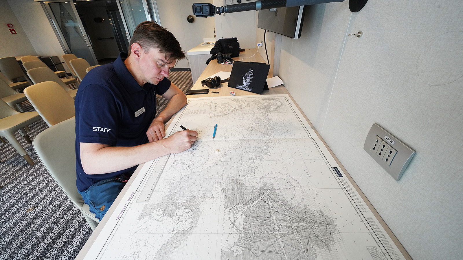 Onze Russische gids Sergei maakte tijdens de reis een indrukwekkende pentekening