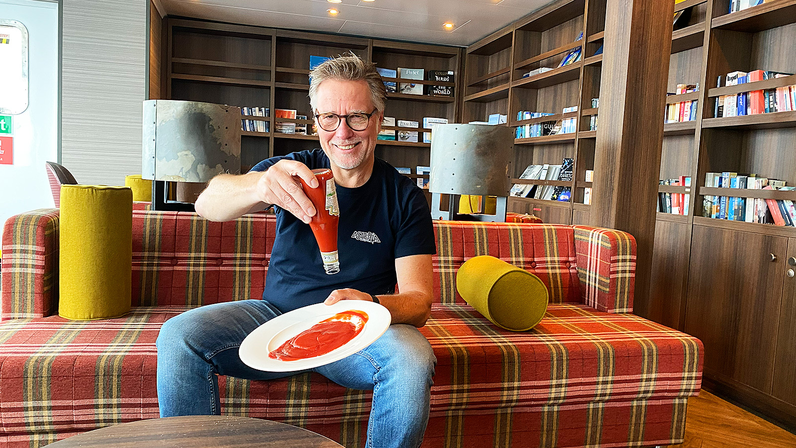 Glacioloog Frank demonstreert de ketchup-test