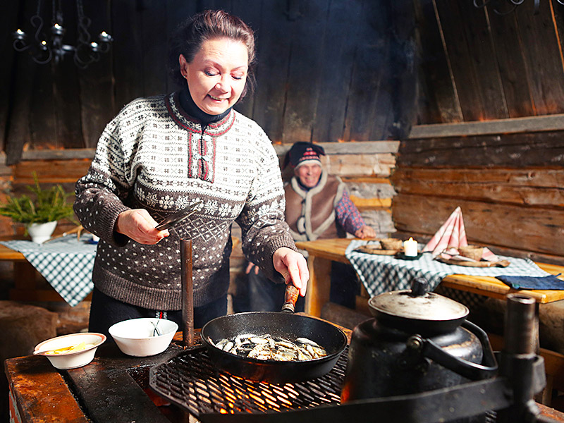 In een traditionele kota geniet je van lokale specialiteiten in een gezellige omgeving