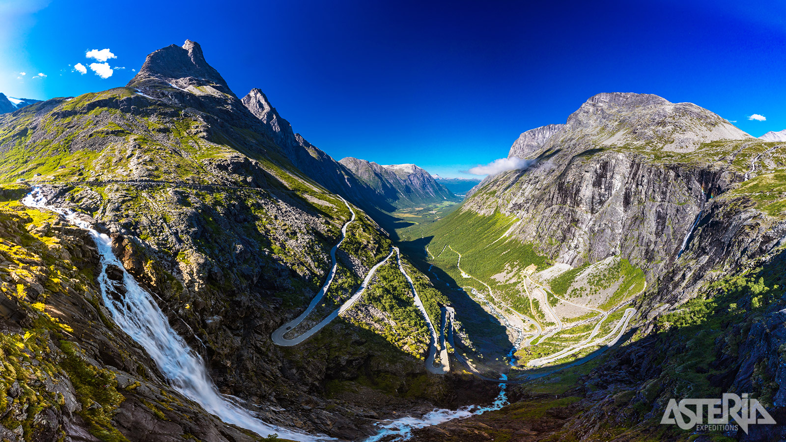 Sommige scenic routes staan voor steile haarspeldbochten, indrukwekkende kliffen en adembenemende uitzichten