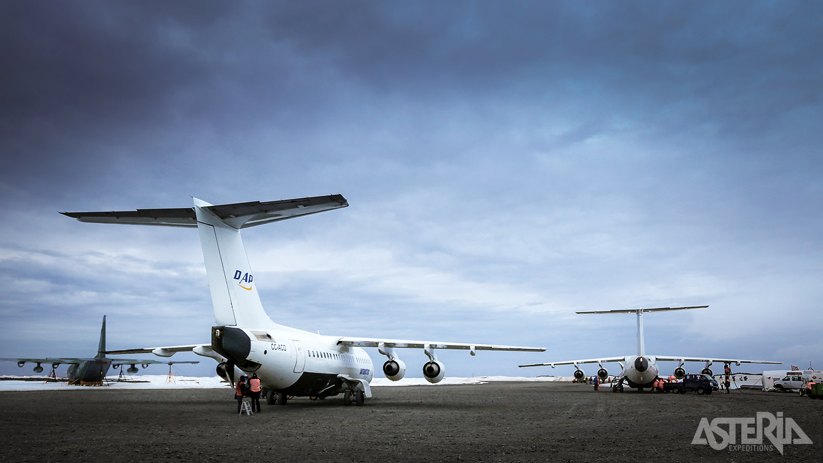 Na een 2u durende vlucht vanuit Punta Arenas sta je op de landingsstrip op King George-eiland