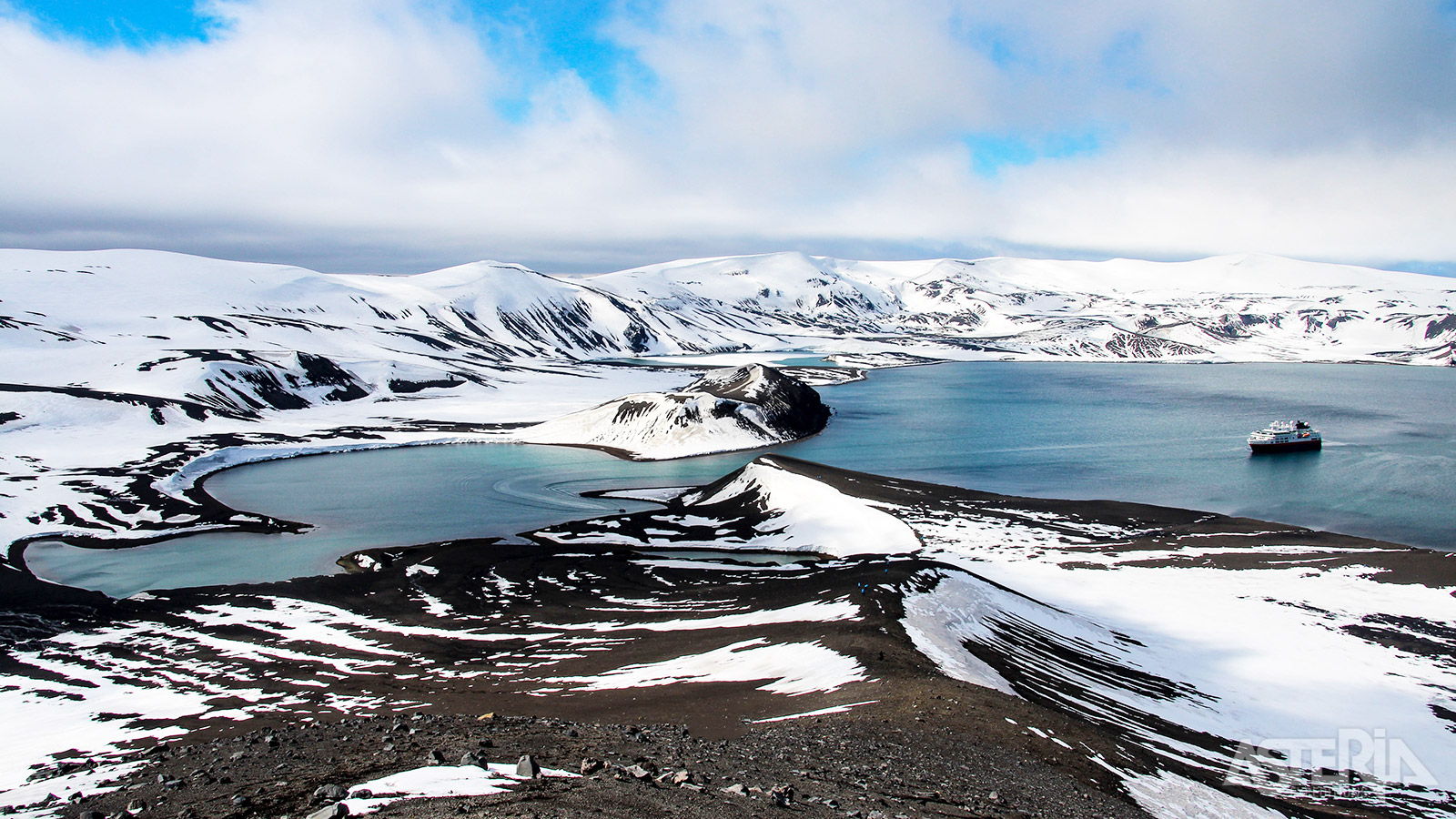 De natuurlijke haven van Deception Island boodt schepen beschutting in één van de meest afgelegen en extreme gebieden ter wereld