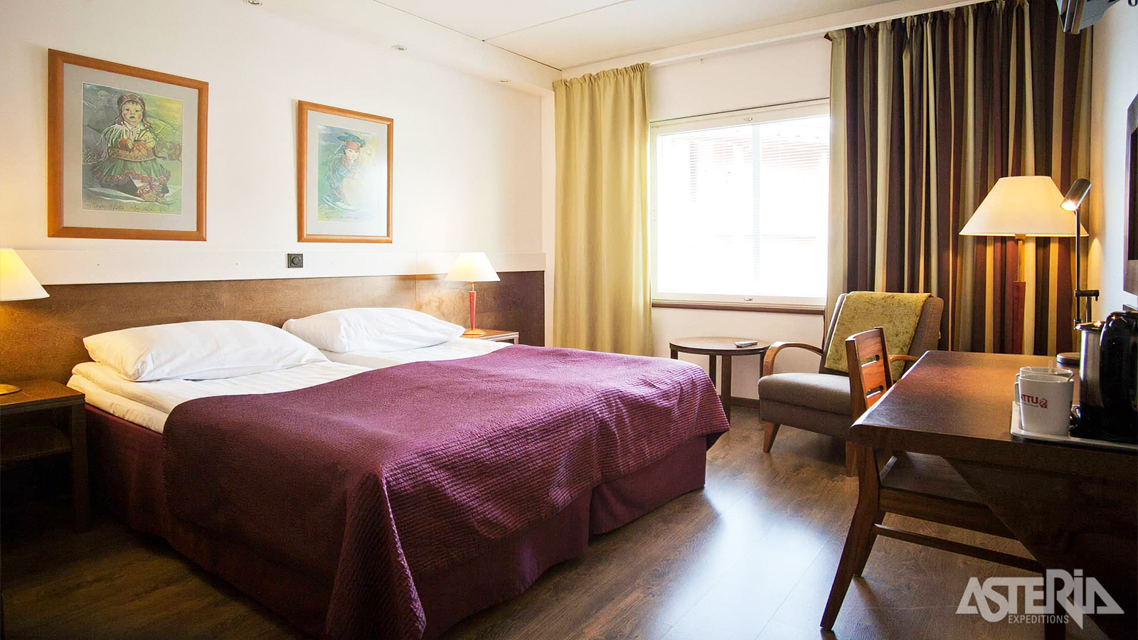 De eerste en laatste nacht verblijf je in een hotelkamers