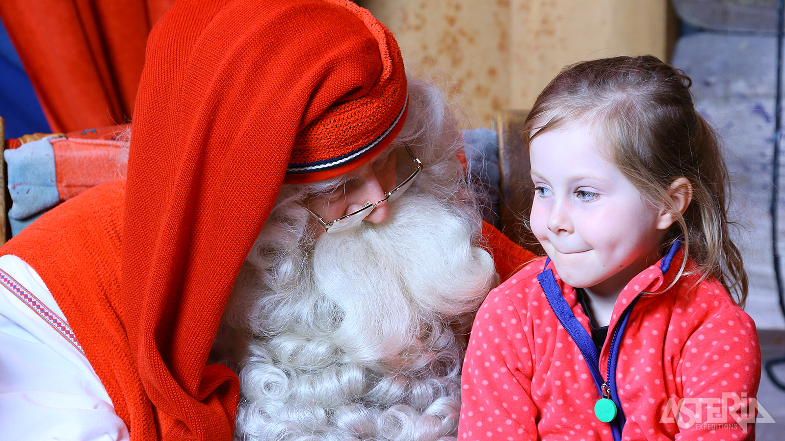 Tijdens een bezoek aan Santa Claus Village kan je met de echte Kerstman op de foto