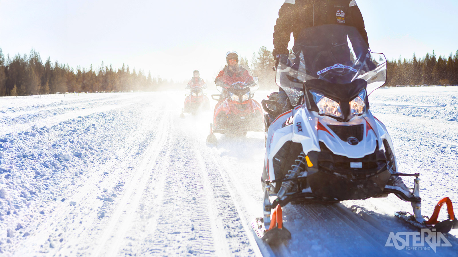 Na enkele instructies vertrek je met de sneeuwscooter op avontuur
