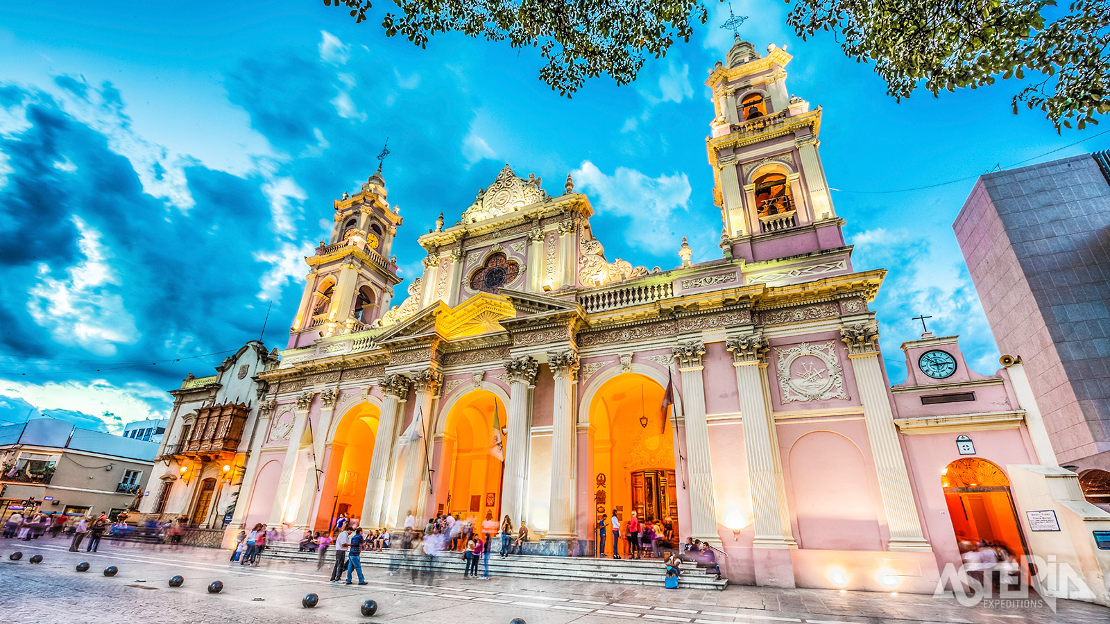 Het charmante Salta met zijn koloniale architectuur en berglandschappen op de achtergrond