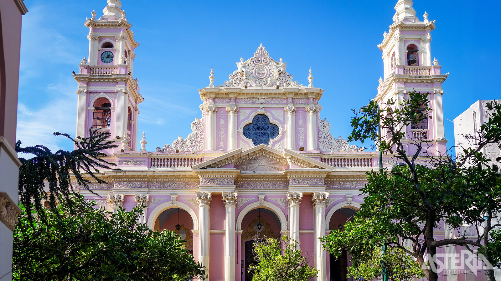 De Catedral Basílica de Salta is één van de belangrijkste religieuze en architectonische bezienswaardigheden