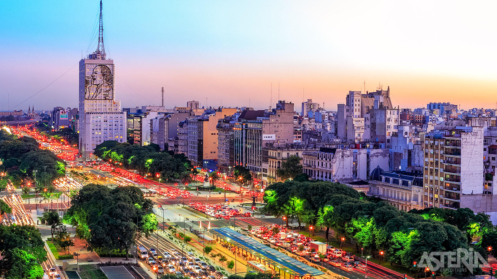 Buenos Aires, de hoofdstad van Argentinië, is een bruisende metropool die bekendstaat om zijn rijke cultuur, levendige nachtleven, en indrukwekkende architectuur