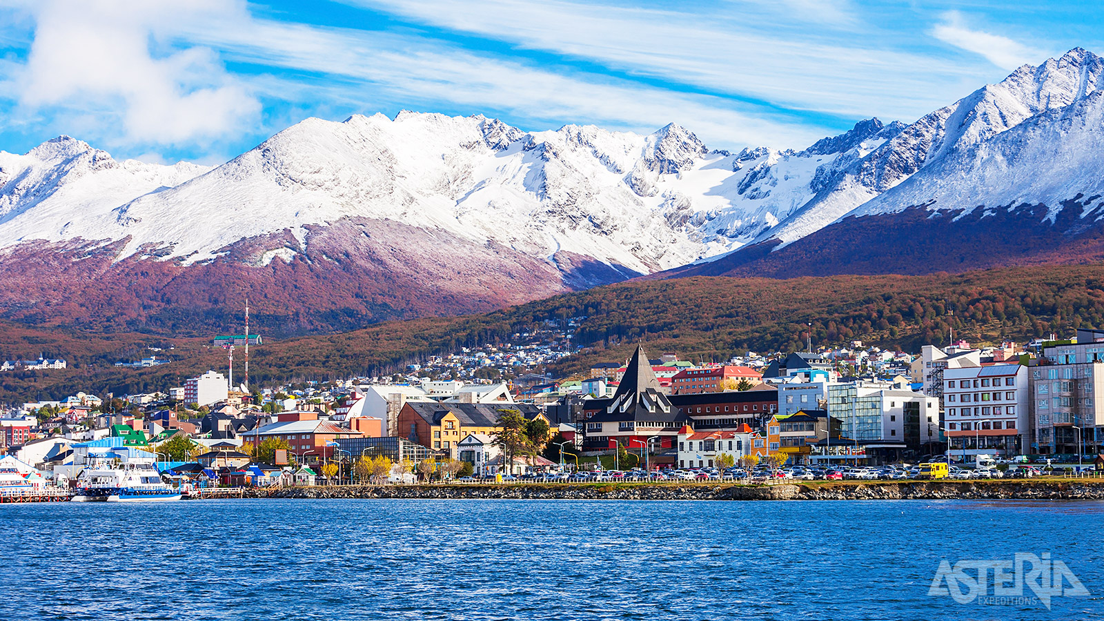Ushuaia, gelegen aan de zuidpunt van Argentinië, is de zuidelijkste stad ter wereld en staat bekend als het ’Einde van de Wereld’