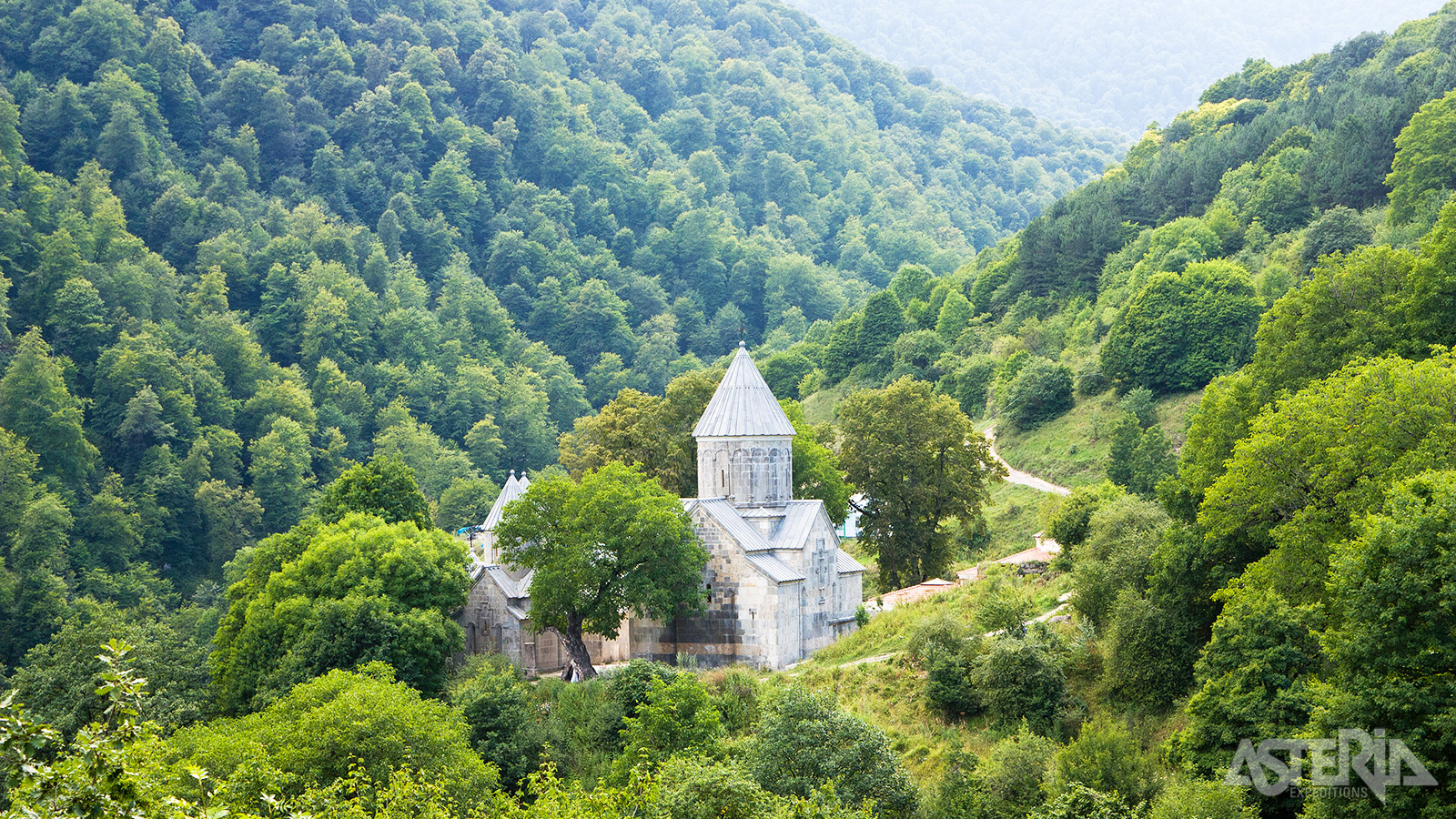 Diep verscholen in de bossen rond Dilijan ligt het klooster van Haghartsin, wat zoveel betekent als torenhoge adelaar