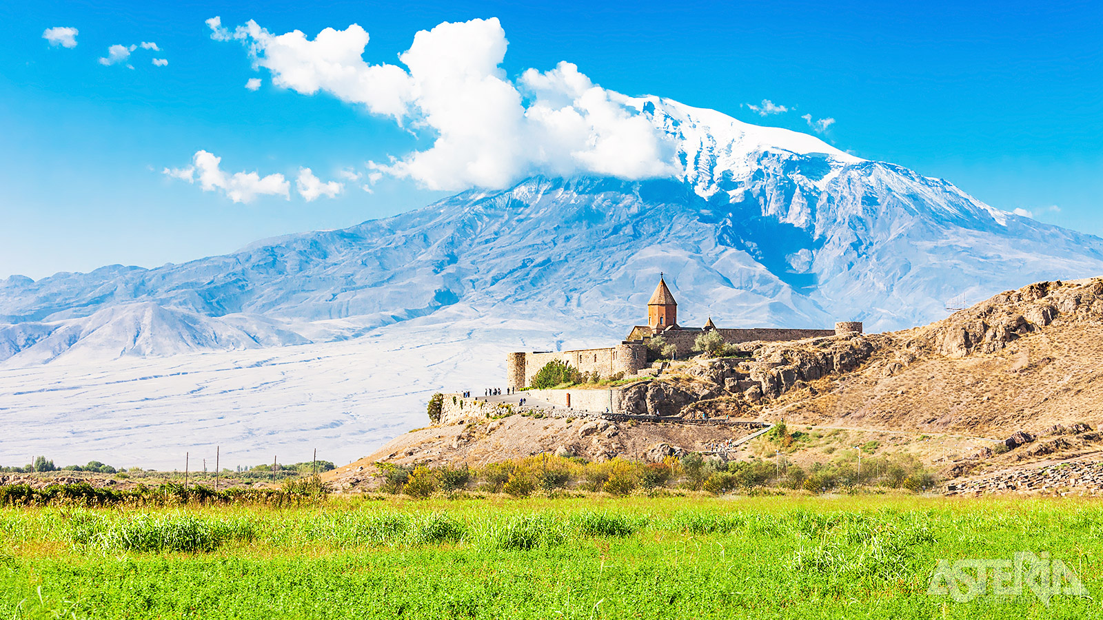 Vanuit Khor Virap heb je een mooi zicht op de Araratberg, de heilige berg voor de Armeniërs die in het huidige Turkije ligt