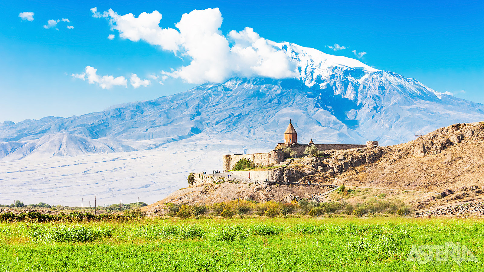 Vanuit Khor Virap heb je een mooi zicht op de Araratberg, de heilige berg voor de Armenirs die in het huidige Turkije ligt