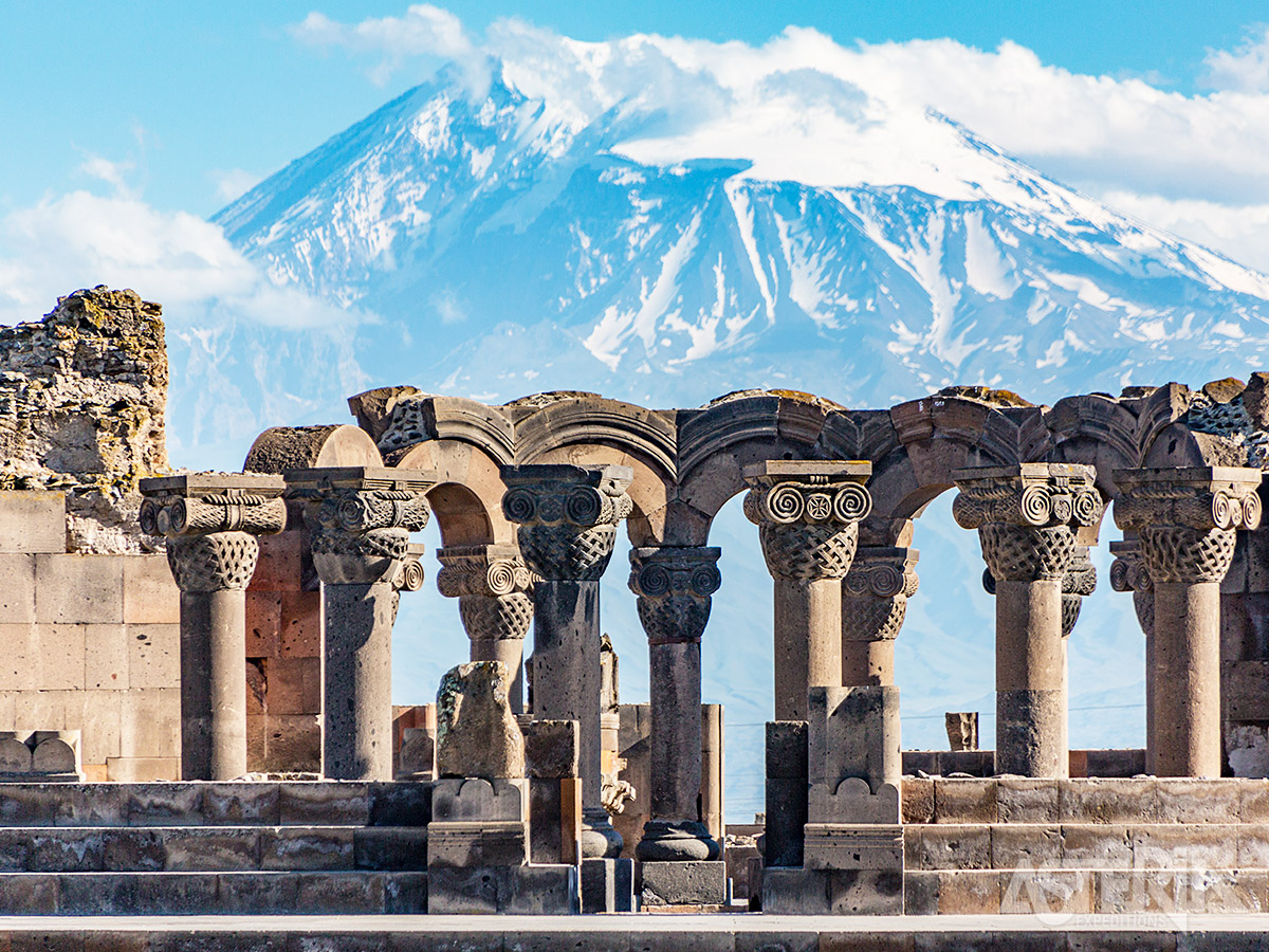 De archeologische overblijfselen van Zvartnots verwijzen naar het begin van het christendom in Armeni