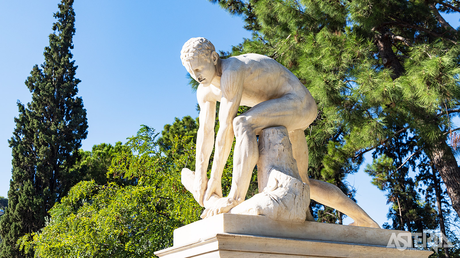 Tijdens je bezoek zie je de historische standbeelden en monumenten die herinneren aan de Olympische geschiedenis