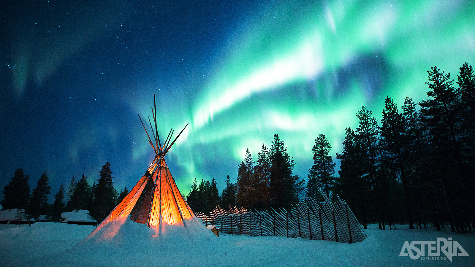 De afgelegen, noordelijke ligging is ideaal om het noorderlicht waar te nemen
