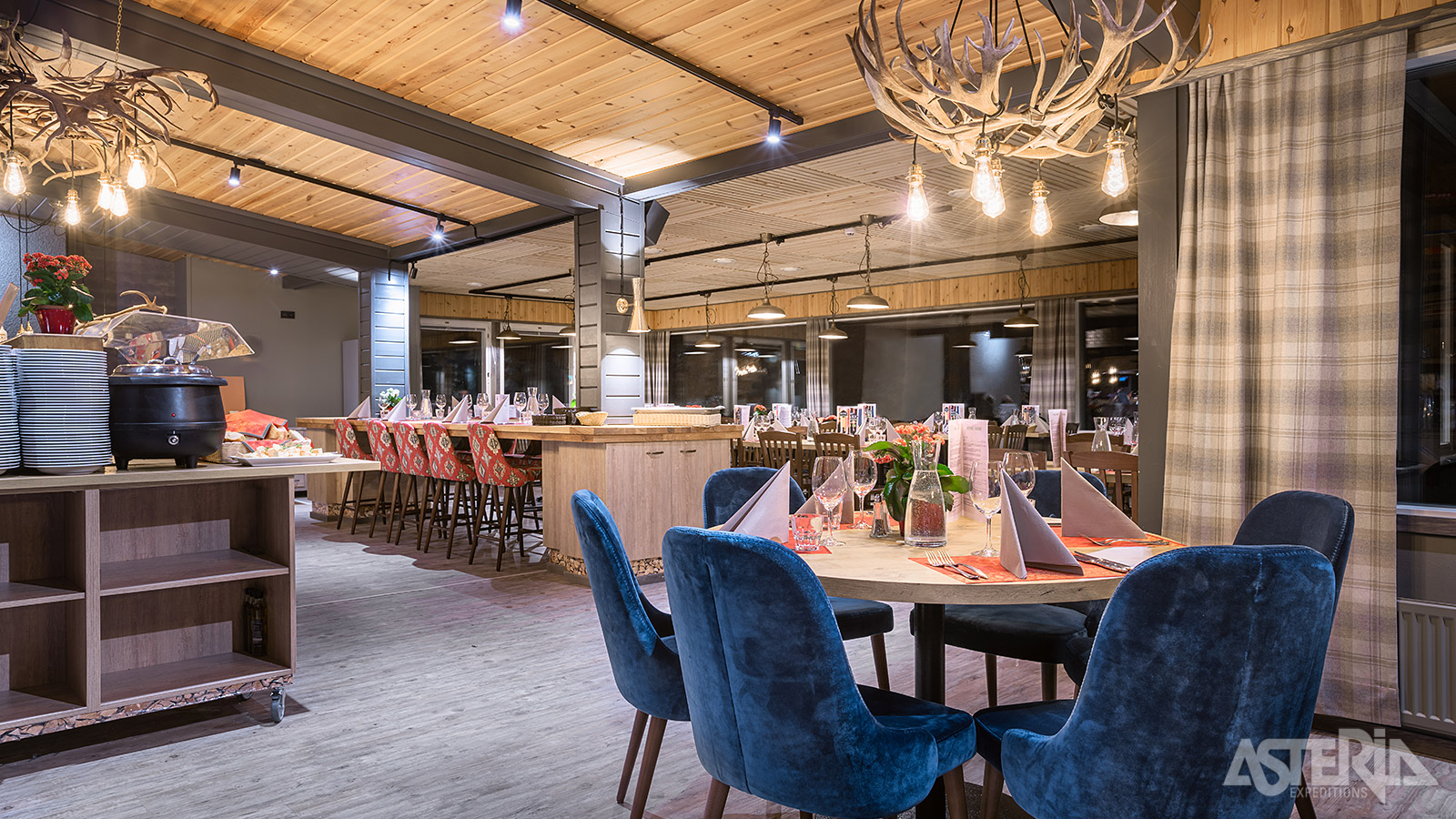 Jeris Lakeside Resort beschikt over een eigen restaurant