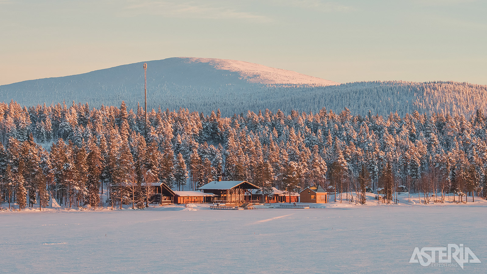 Jeris Lakeside Resort ligt vlak aan het Pallas-Yllästunturi Nationaal Park