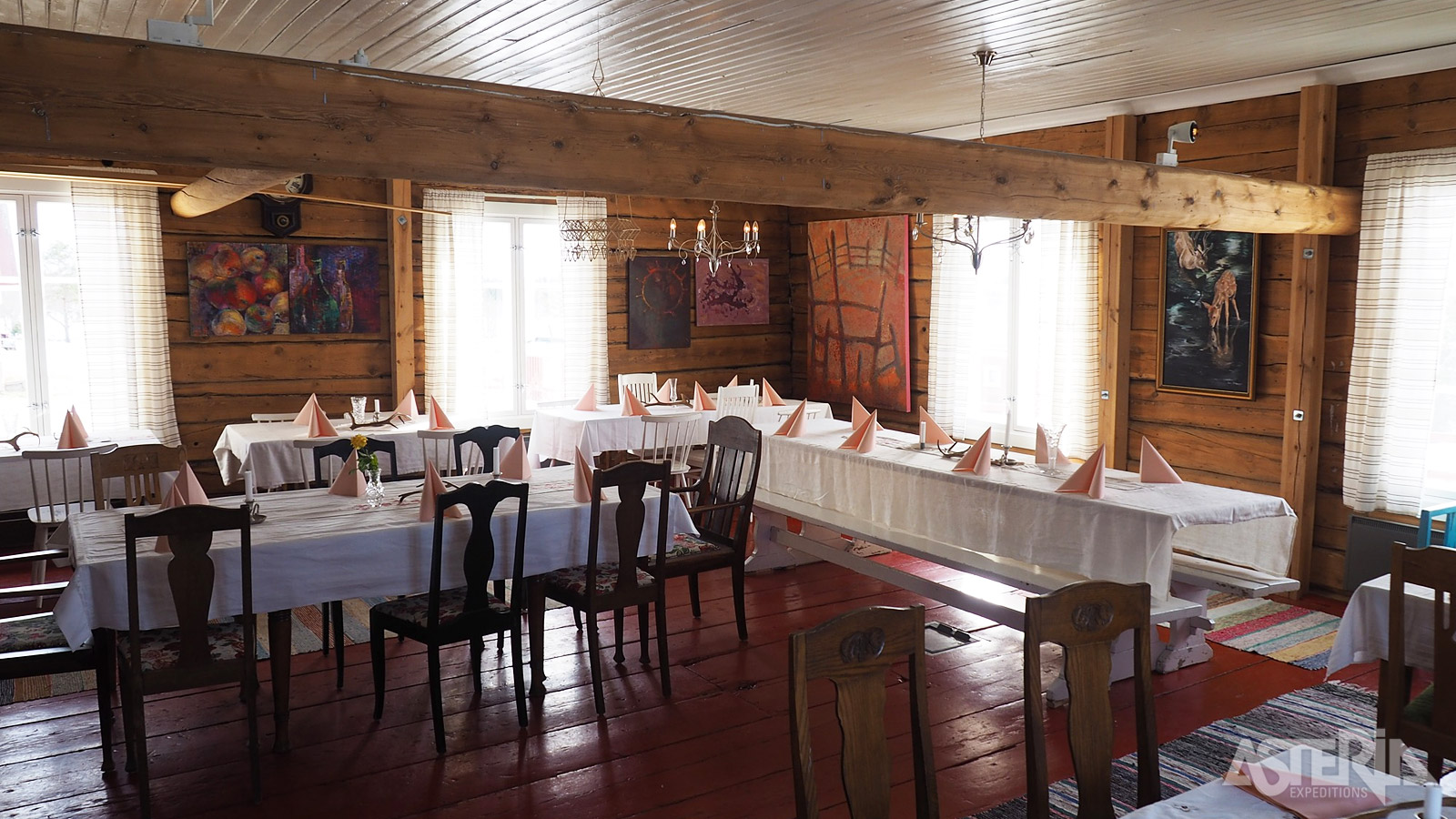 Het restaurant serveert de typische lokale keuken waarbij je enkele lokale specialiteiten proeft