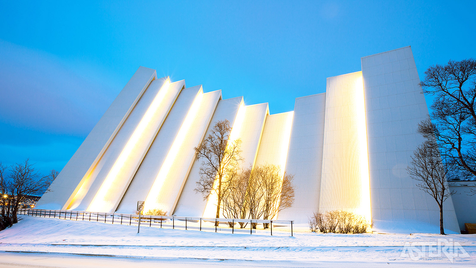 De Arctische Kathedraal in Tromsø, een iconische bezienswaardigheden van de stad