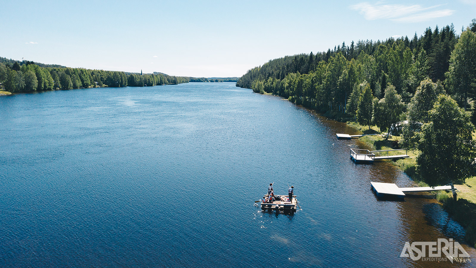 Kies voor een vlottentocht op de Tornerivier met een zelfgemaakt vlot