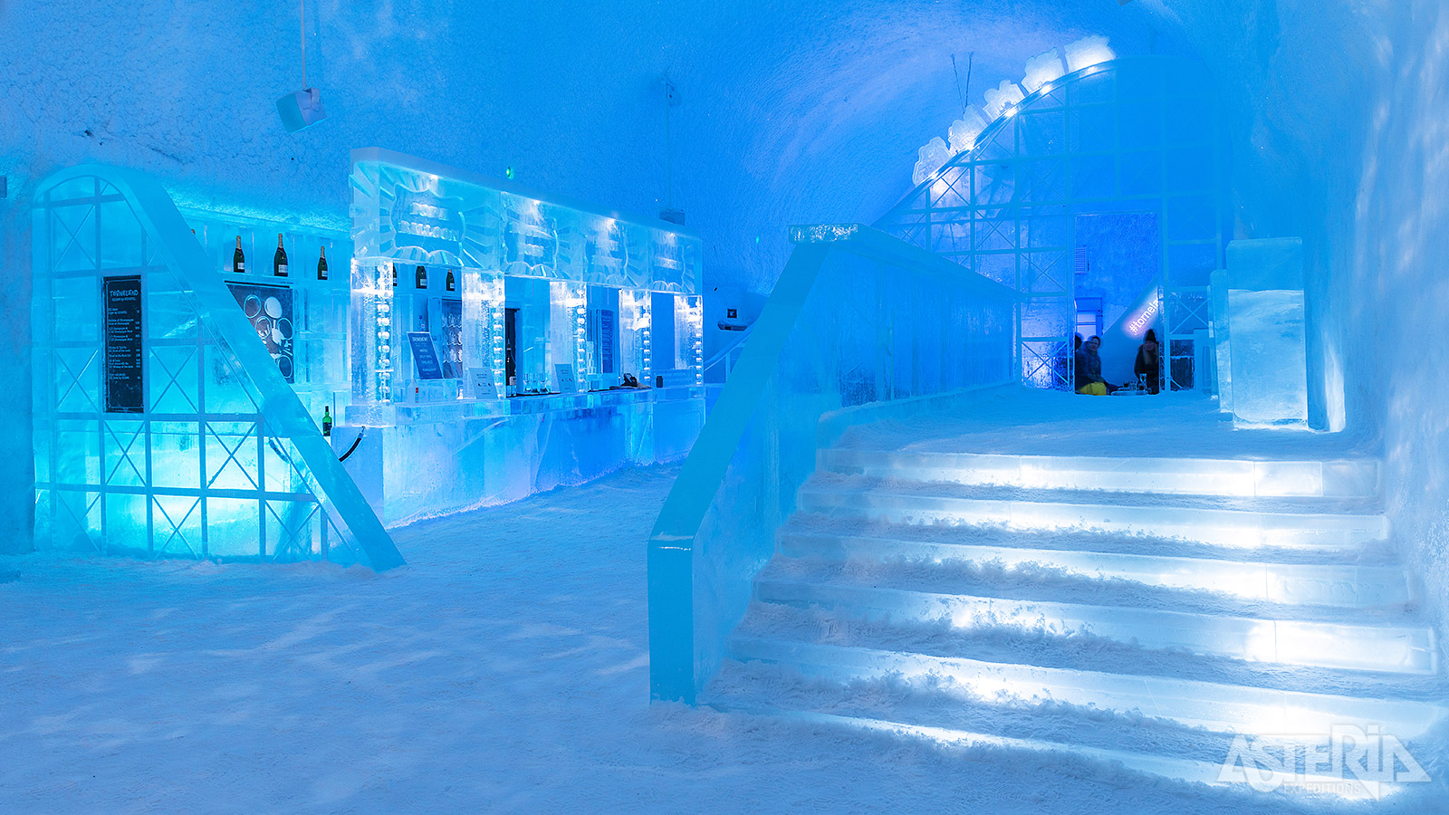 Het ICEHOTEL in Zweden wordt elk jaar opnieuw opgebouwd uit ijs en sneeuw